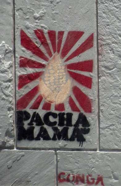 Grafiti in Lima Thema Pacha Mama Conga (Cajamarca und das Newmont Mining Projekt Conga.)