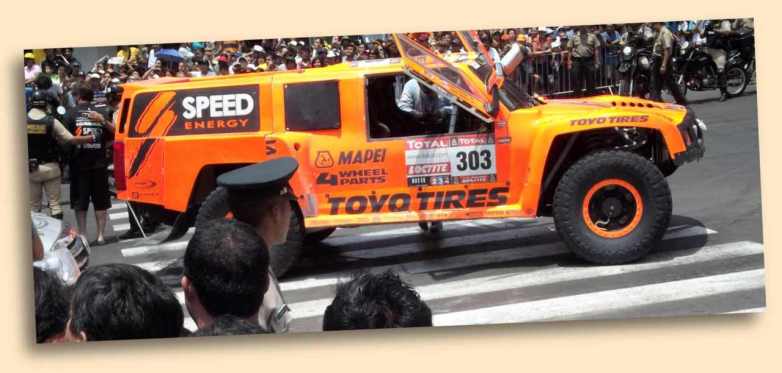 Hummer von Robby Gordon bei der Rally Dakar 2012 im Zentrum von Lima.