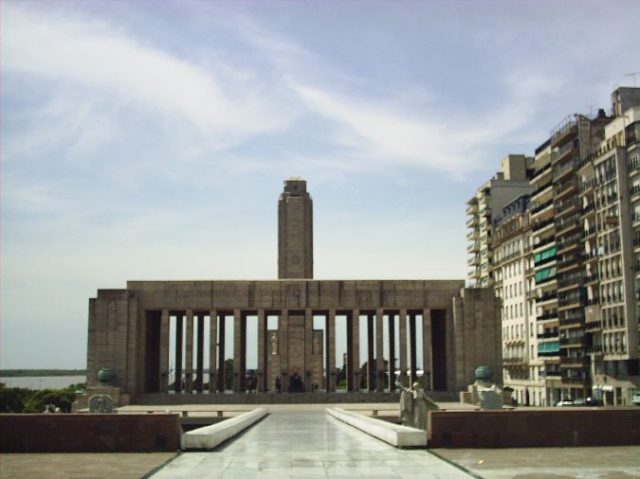 Monumento-Bandera-Rio-Parana