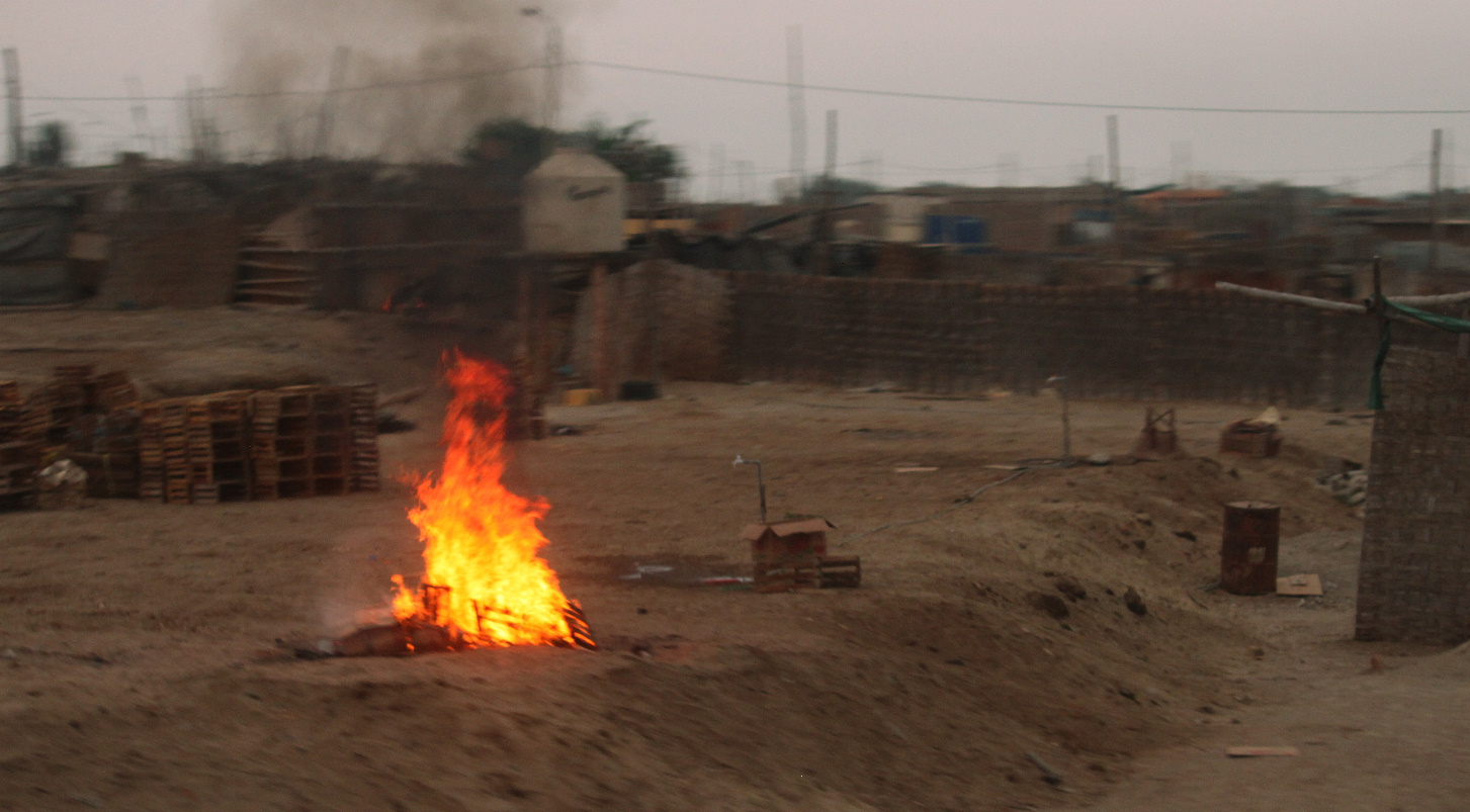 Feuer nahe Paracas